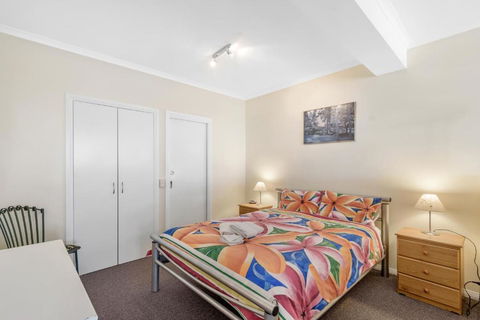 Black Dolphin Waterfront Apartment - Darwin Holiday 5