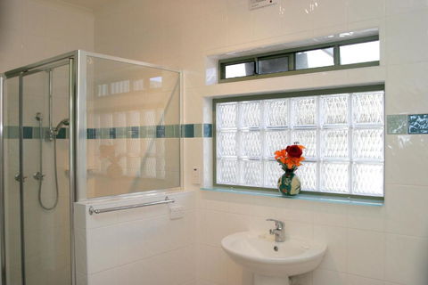 Black Dolphin Waterfront Apartment - Darwin Holiday 4