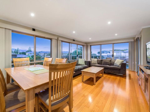 Sound Of The Sea - Darwin Holiday 6