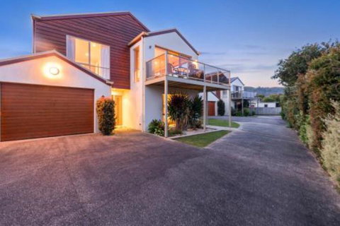 Sound Of The Sea - Darwin Holiday 0