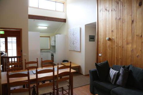 Whispering Pines 2 - Darwin Holiday 2