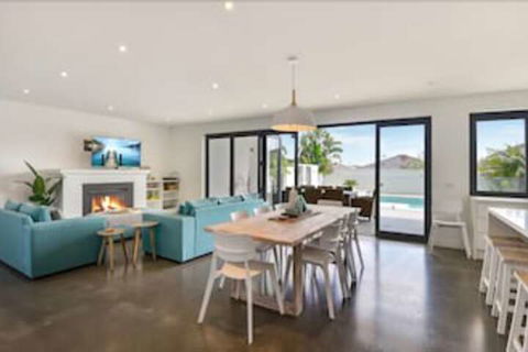 Magnificent Beach House - Darwin Holiday 3