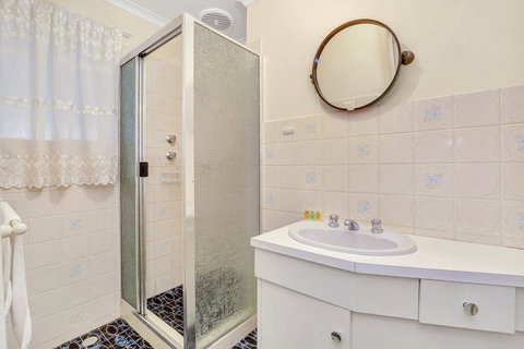 Break Away - Darwin Holiday 0