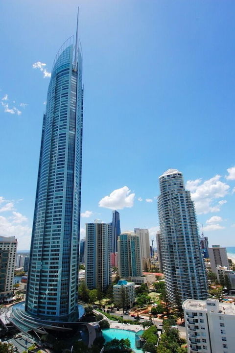 Apartment 4204 - HR Surfers Paradise - Darwin Holiday 1