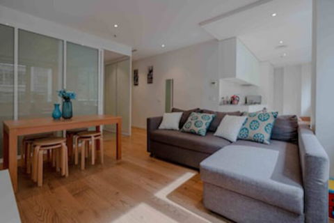 Absolute Collins - Darwin Holiday 0