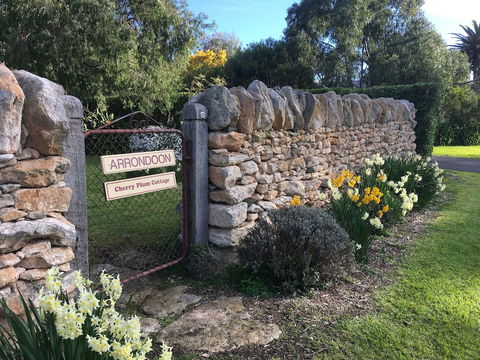 Cherry Plum Cottages - Darwin Holiday 2