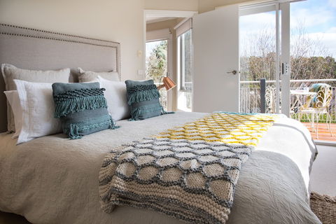 Accolade - Darwin Holiday 5