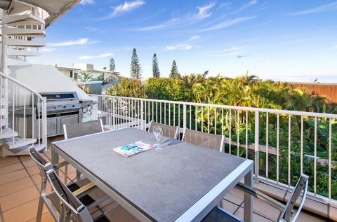 2 / 22 Stevens - Darwin Holiday 2