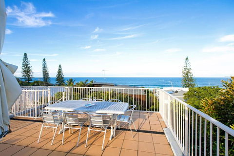 2 / 22 Stevens - Darwin Holiday 5