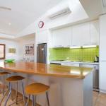 2 / 22 Stevens - Darwin Holiday 0