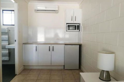 Augathella Motel & Caravan Park - Darwin Holiday 3