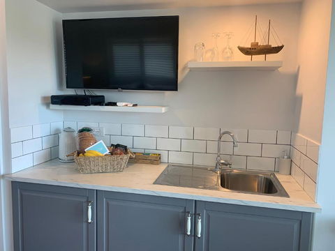 B & B On The Water - Darwin Holiday 2