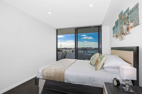 Astra Apartments Newcastle West - Darwin Holiday 1