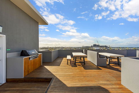 Astra Apartments Newcastle West - Darwin Holiday 6