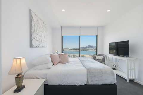 Astra Apartments Newcastle West - Darwin Holiday 2