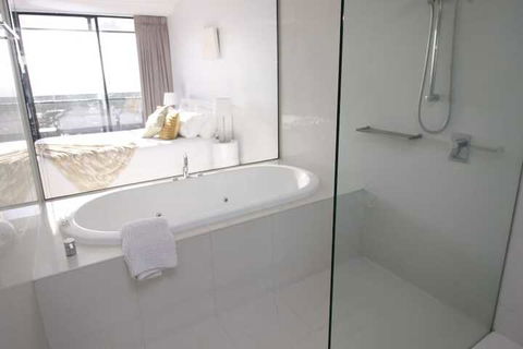 Cavill Avenue Luxury Private Apartments - Darwin Holiday 5