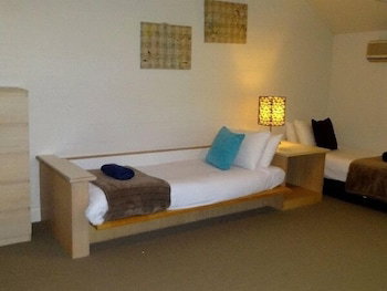 Ironbark - Deluxe Family Townhouse - Darwin Holiday 1