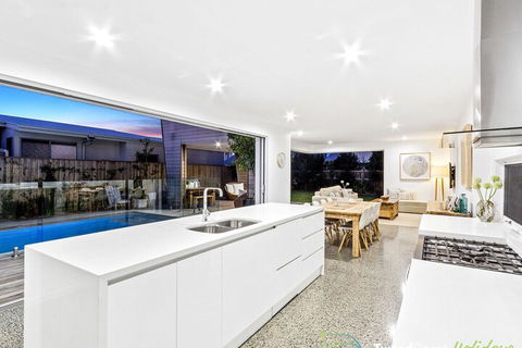 Luxe House Tweed Coast Holidays Ã‚ - Darwin Holiday 3