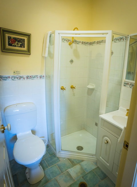 Whispering Pines Cottages - Darwin Holiday 5