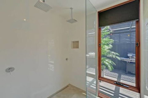 Amazing Unique Five-Star Waterfront Retreat - Darwin Holiday 5