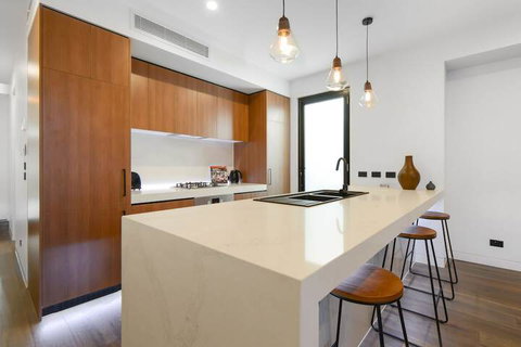 Boutique Stays County Down Port Melbourne - Darwin Holiday 7