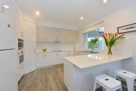 On The Beach 321 - Darwin Holiday 4