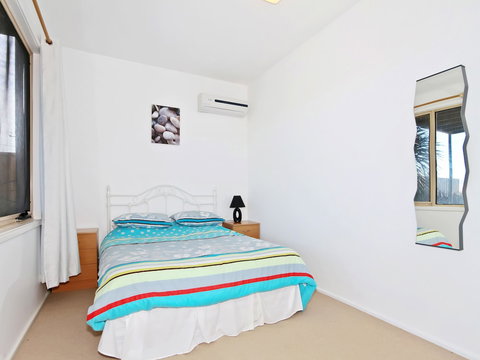 Through The Looking Glass - Darwin Holiday 6