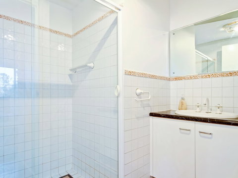 Through The Looking Glass - Darwin Holiday 2