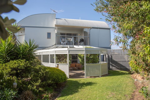 Through The Looking Glass - Darwin Holiday 0