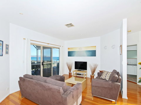 Through The Looking Glass - Darwin Holiday 4