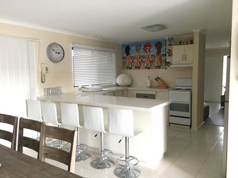 Beach House Getaway 2 - Darwin Holiday 1