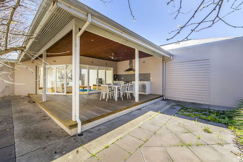 Inner Western Suburbs Retreat - Darwin Holiday 2