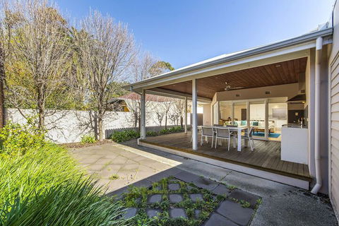 Inner Western Suburbs Retreat - Darwin Holiday 1