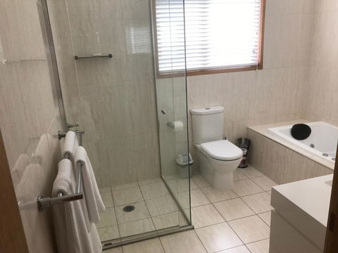 Lakeside Chalet & Studio - Darwin Holiday 3