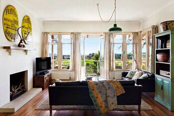 Milk And Honey - Darwin Holiday 0