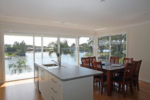Unbeatable Waterfront Location - Darwin Holiday 4