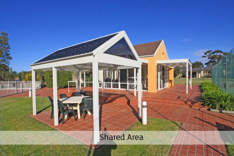 Waterfront Getaway In Sussex - Darwin Holiday 2