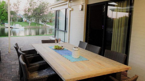 Waterfront Getaway In Sussex - Darwin Holiday 3