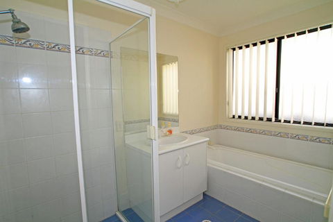 Waterfront Getaway In Sussex - Darwin Holiday 4