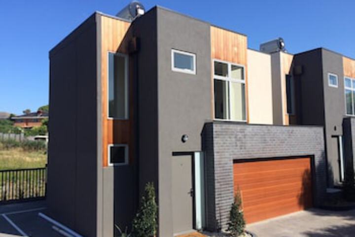 Niddrie VIC Darwin Holiday