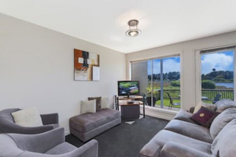 MOYNE VIEWS NO. 2 - Darwin Holiday 0