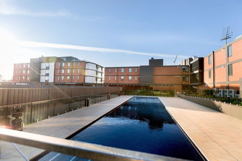 Colour And Swank At The Mill In The Heart Of The CBD - Darwin Holiday 3