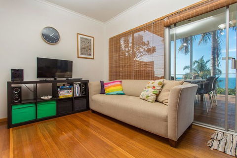 Pambula Family Beach House - Darwin Holiday 4