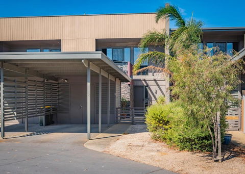 Five Shell - Darwin Holiday 5