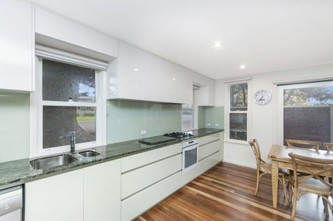 JOHANSSONS PERCH COTTAGE - Darwin Holiday 4