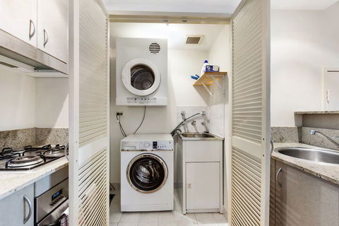 Surry Hills Modern One Bedroom Apartment - GOU - Darwin Holiday 7