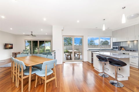 Connolly - Darwin Holiday 5