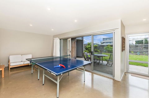 Sea Lit - Darwin Holiday 0