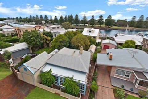 Edge17 Port Fairy Wharf - Darwin Holiday 1