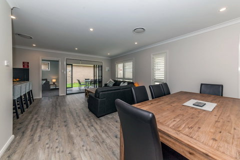 Tomaree Road 19 The Cottage - Darwin Holiday 1